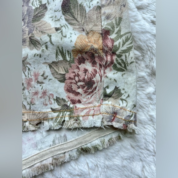 NWOT Do & Be Denim Floral Shorts - Picture 7 of 9